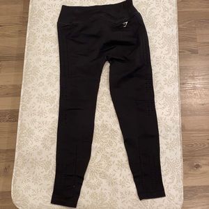 Gym shark leggings